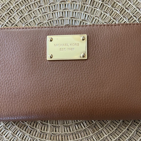 Michael Kors wallet - Picture 2 of 8
